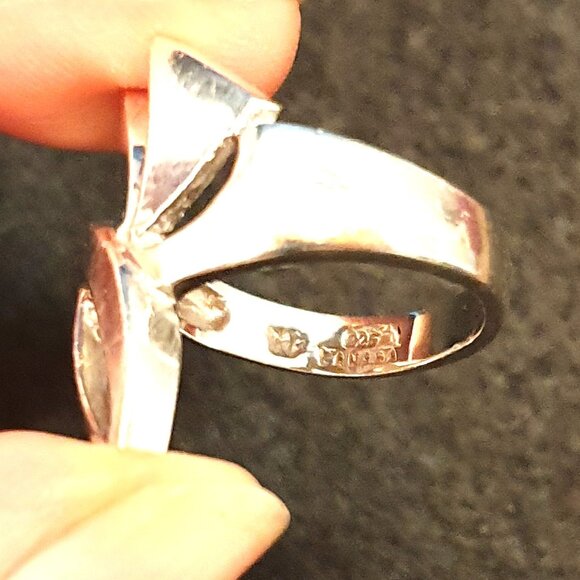 One-of-a-Kind Vintage Canadian Sterling Silver Ribbon Abstract Modernist Ring - Picture 9 of 13